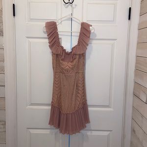 Blush pink off the shoulder lace dress from HelloMolly. #dress #blushpinkdress